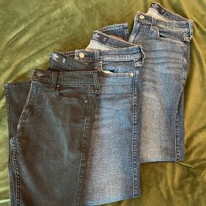 HOLLISTER SUPER SKINNY JEANS